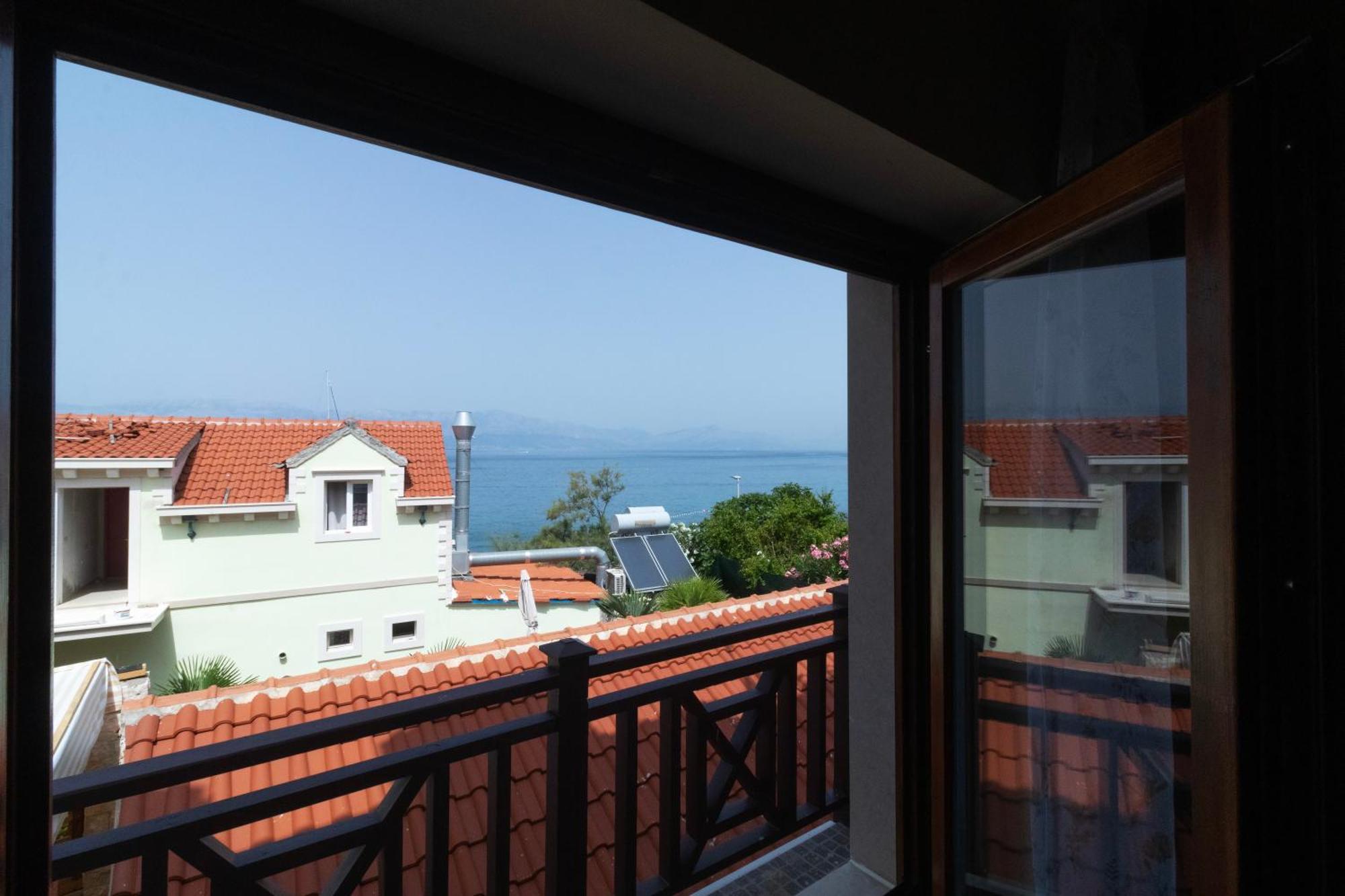 Taverna & Rooms Sutivan Exterior photo