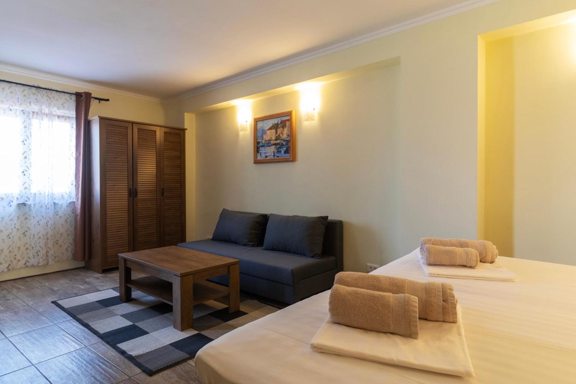 Taverna & Rooms Sutivan Exterior photo
